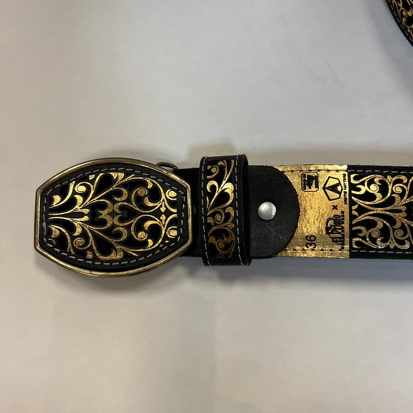 El Primo x Arctic Hatters Cinto Lazer Duomo Dorado