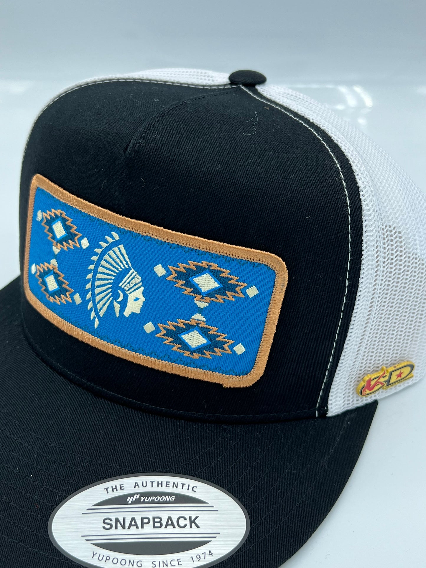 Gorra trucker Get Dirty Merchandise azul Aztlán Blk/Wht