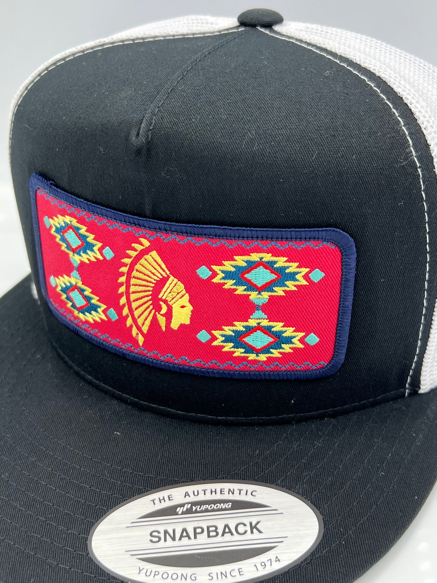 Gorra trucker Get Dirty Merchandise Red Aztlan Blk/Wht