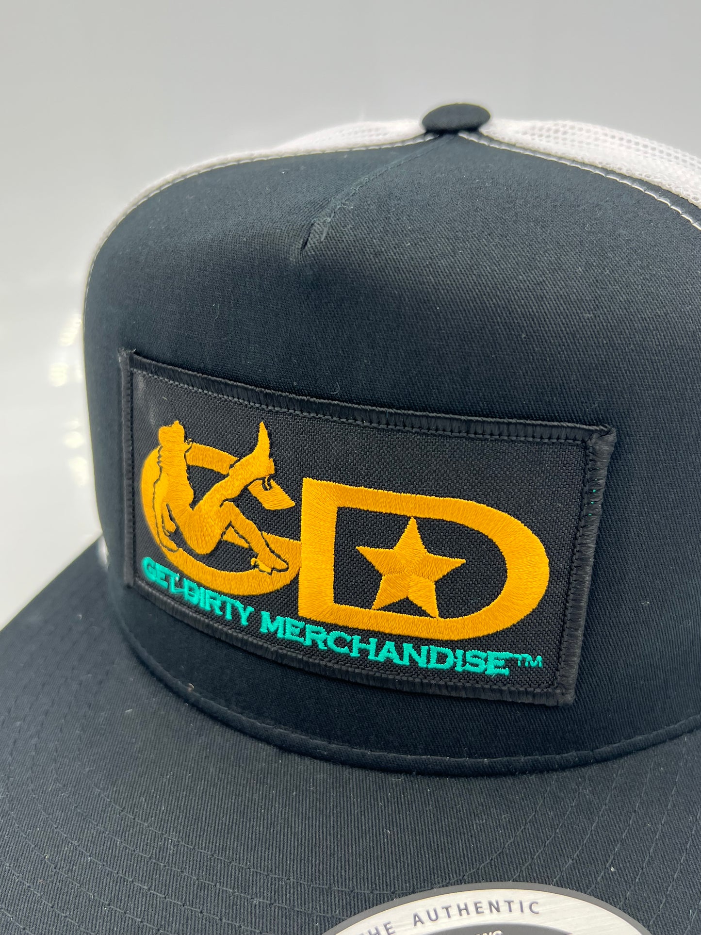 Gorra de camionero Get Dirty Merchandise BLK GLD Vainilla Blk/Blanco