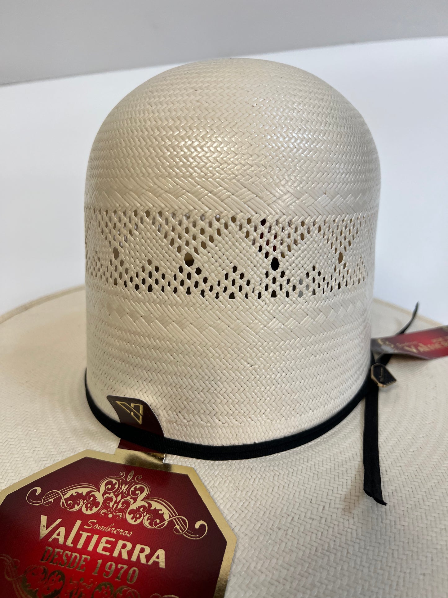 Valtierra Tall Crown Straw- Latidos