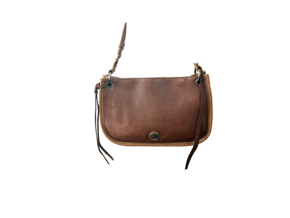 Justin Shoulder Bag Tan W/ Chevron Stitch And Concho 24021953