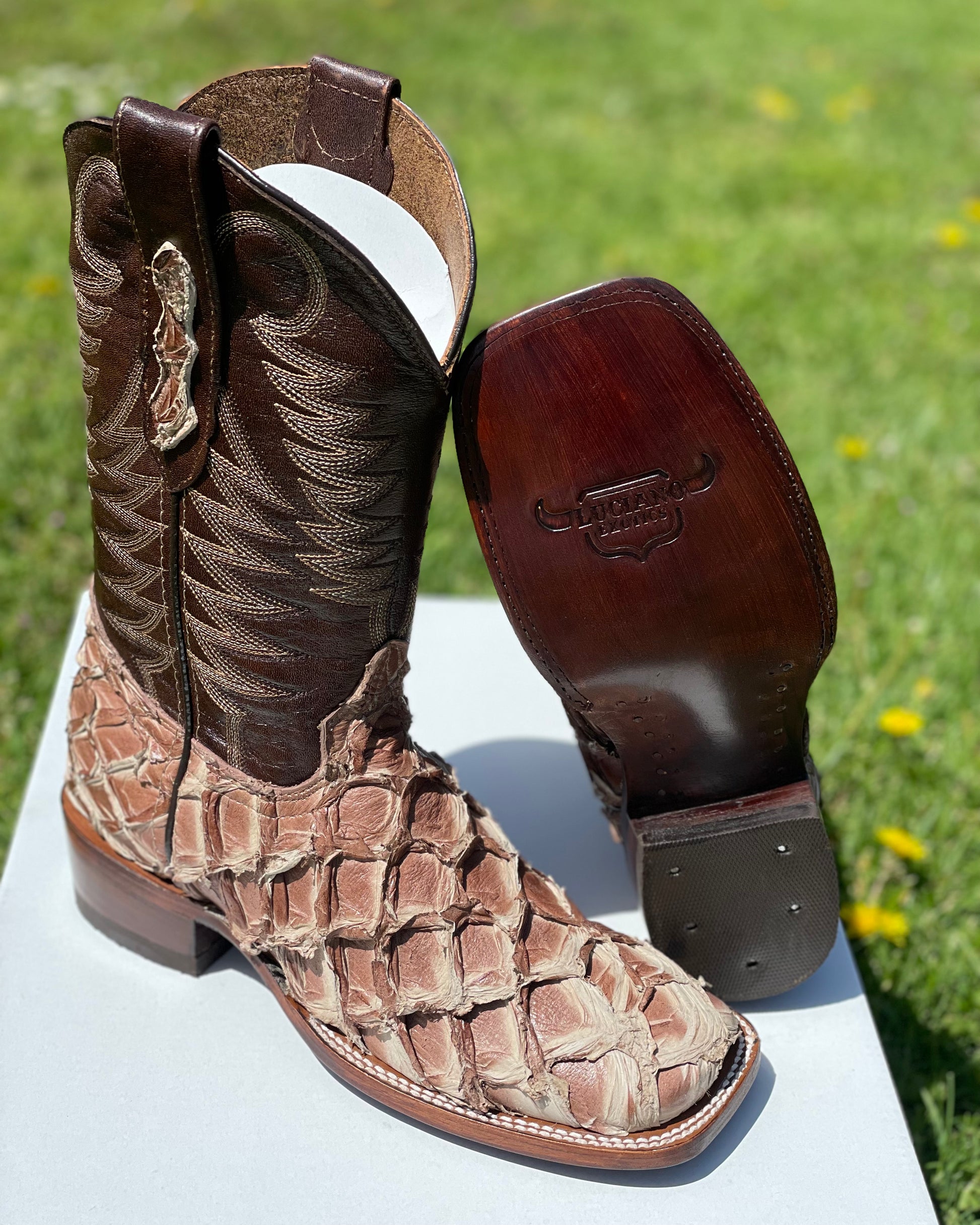 Pirarucu square 2025 toe boots